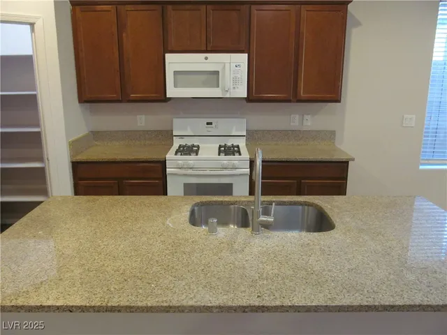 $2,558 | 7622 Canyon Diablo Road, Las Vegas, NV 89179