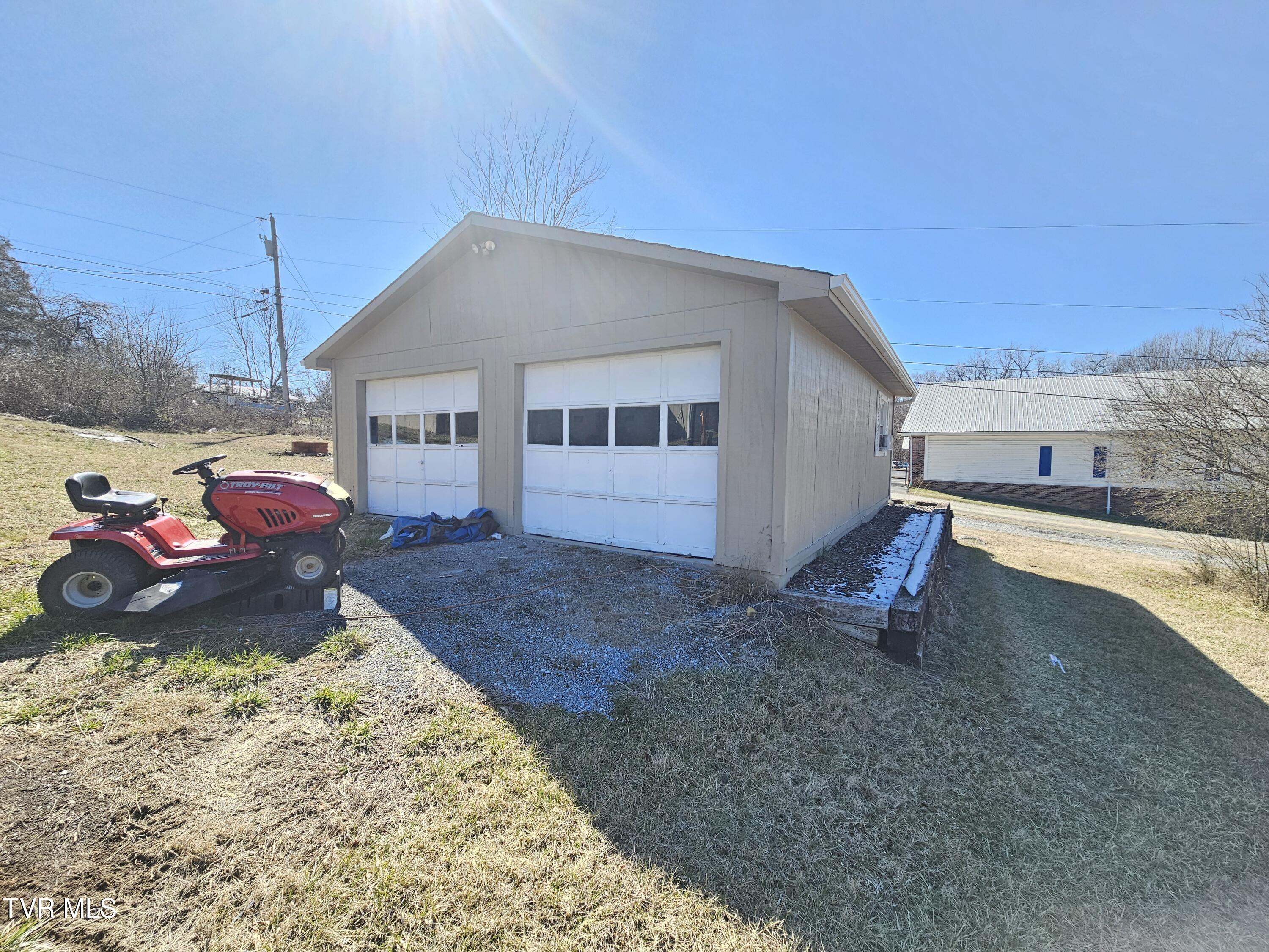146 Fairhaven Road Johnson City, TN 37601 - Photo 8 of 42 20250223_133812