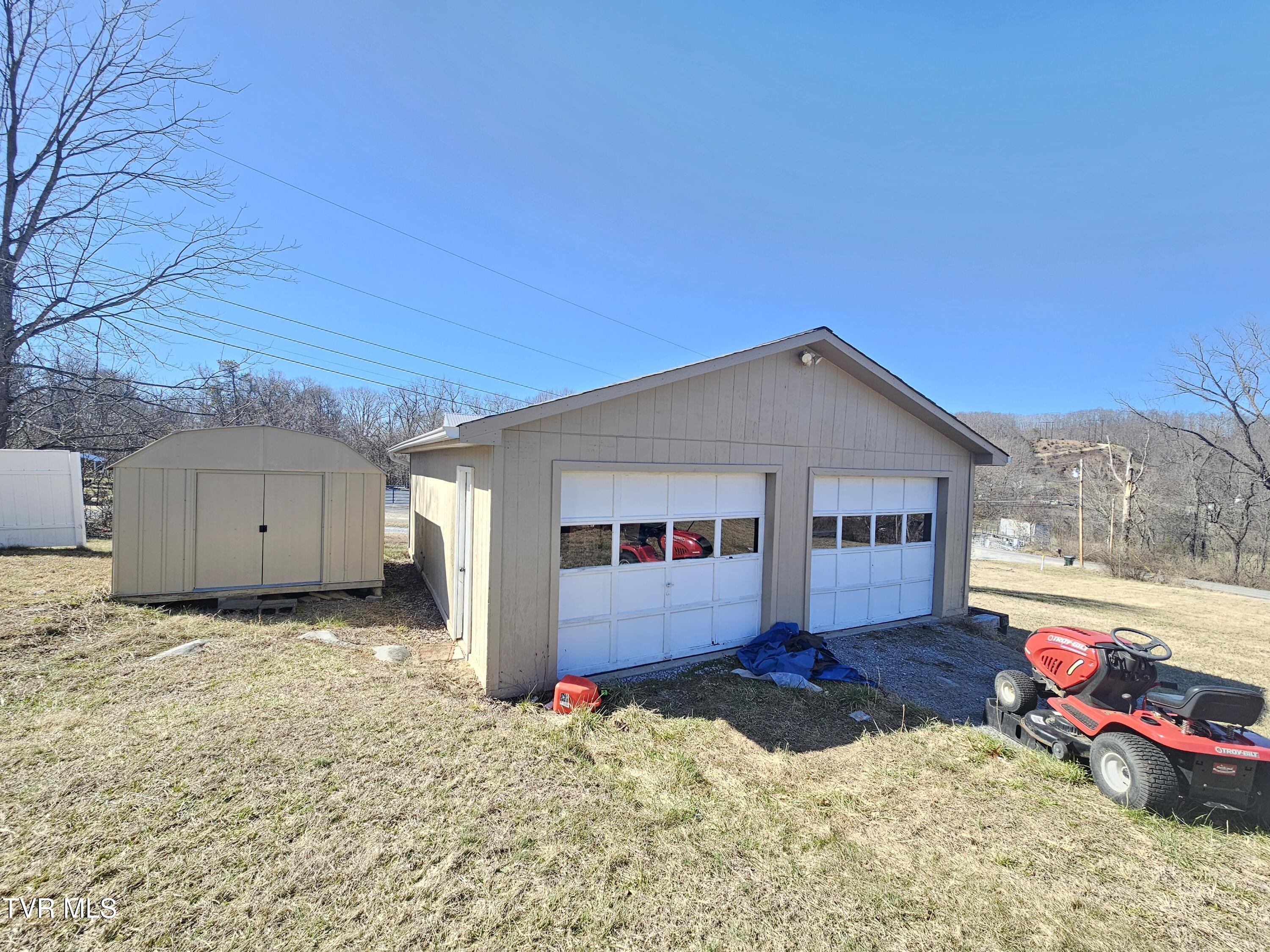 146 Fairhaven Road Johnson City, TN 37601 - Photo 9 of 42 20250223_133826