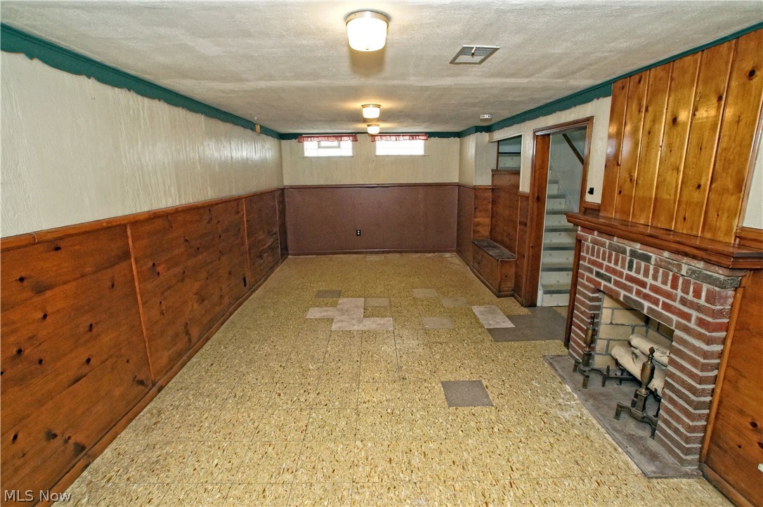 1448 Mayfield Ridge Road Cleveland, OH 44124 - Photo 27 of 34