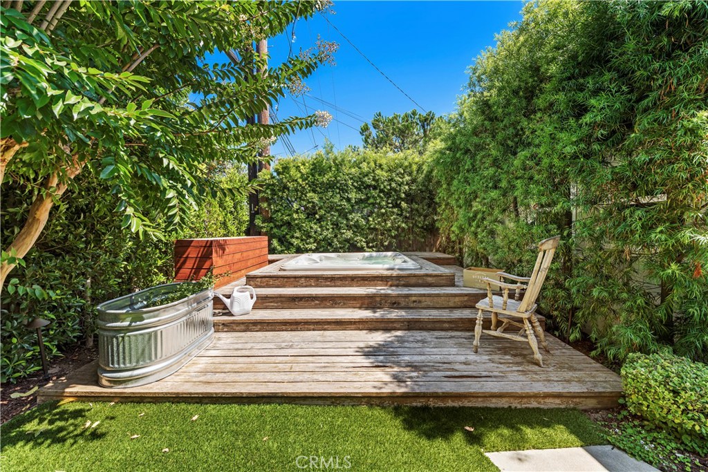 320 Broadway Costa Mesa, CA 92627 - Photo 22 of 25 a view of outdoor space with seating