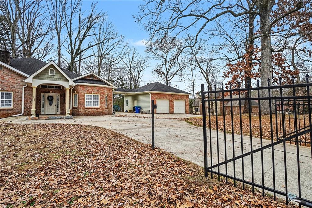 5026 Campbellton Road Southwest Atlanta, GA 30331 - Photo 2 of 39 a front view of a house with a garden