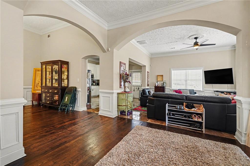 5026 Campbellton Road Southwest Atlanta, GA 30331 - Photo 8 of 39 a view of a livingroom with furniture and a flat screen tv