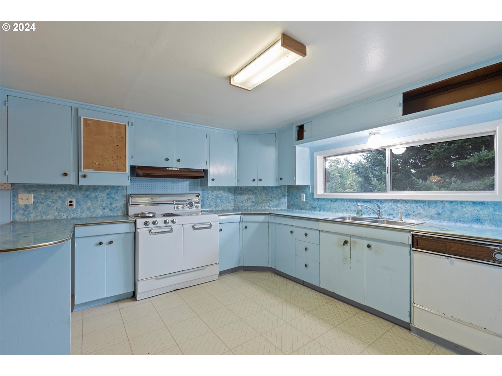 2717 Buckman Road West Linn, OR 97068 - Photo 7 of 45 Gallery Image 7