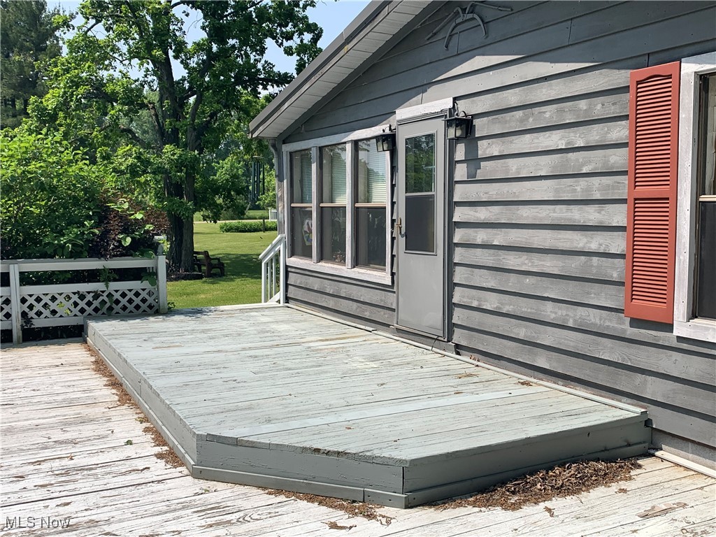 1454 Bonner Road Deerfield, OH 44411 - Photo 8 of 30 Side step down deck