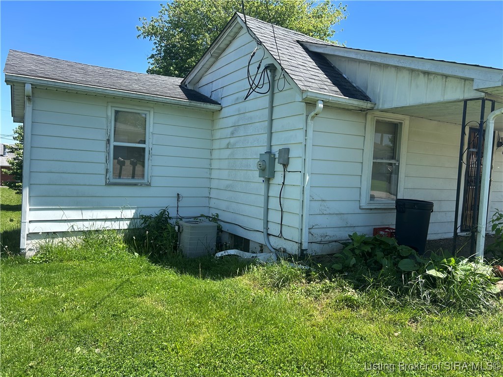 905 Locust Street Salem, IN 47167 - Photo 13 of 19