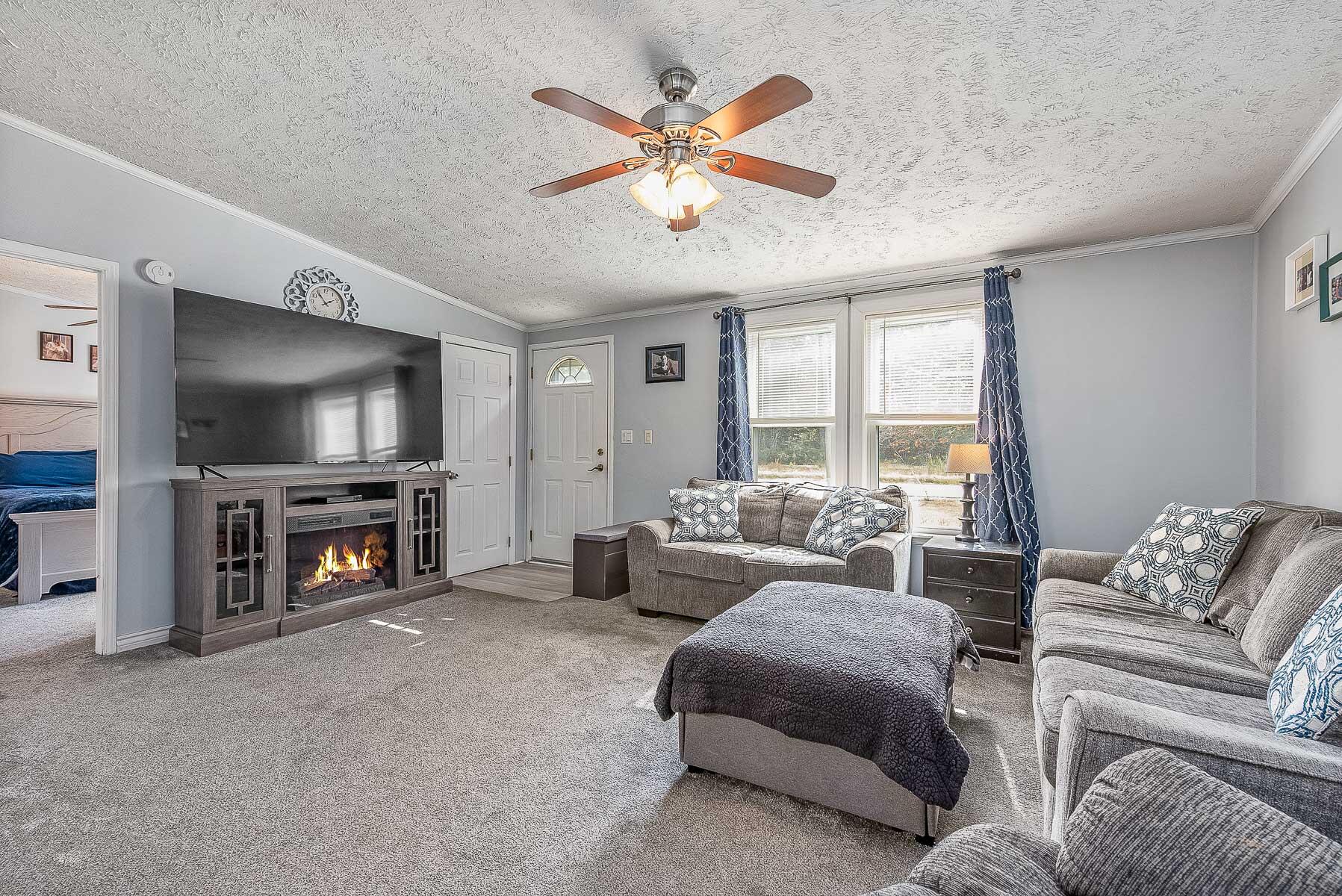408 Grammar Road Sanford, ME 04073 - Photo 23 of 49 Living Room