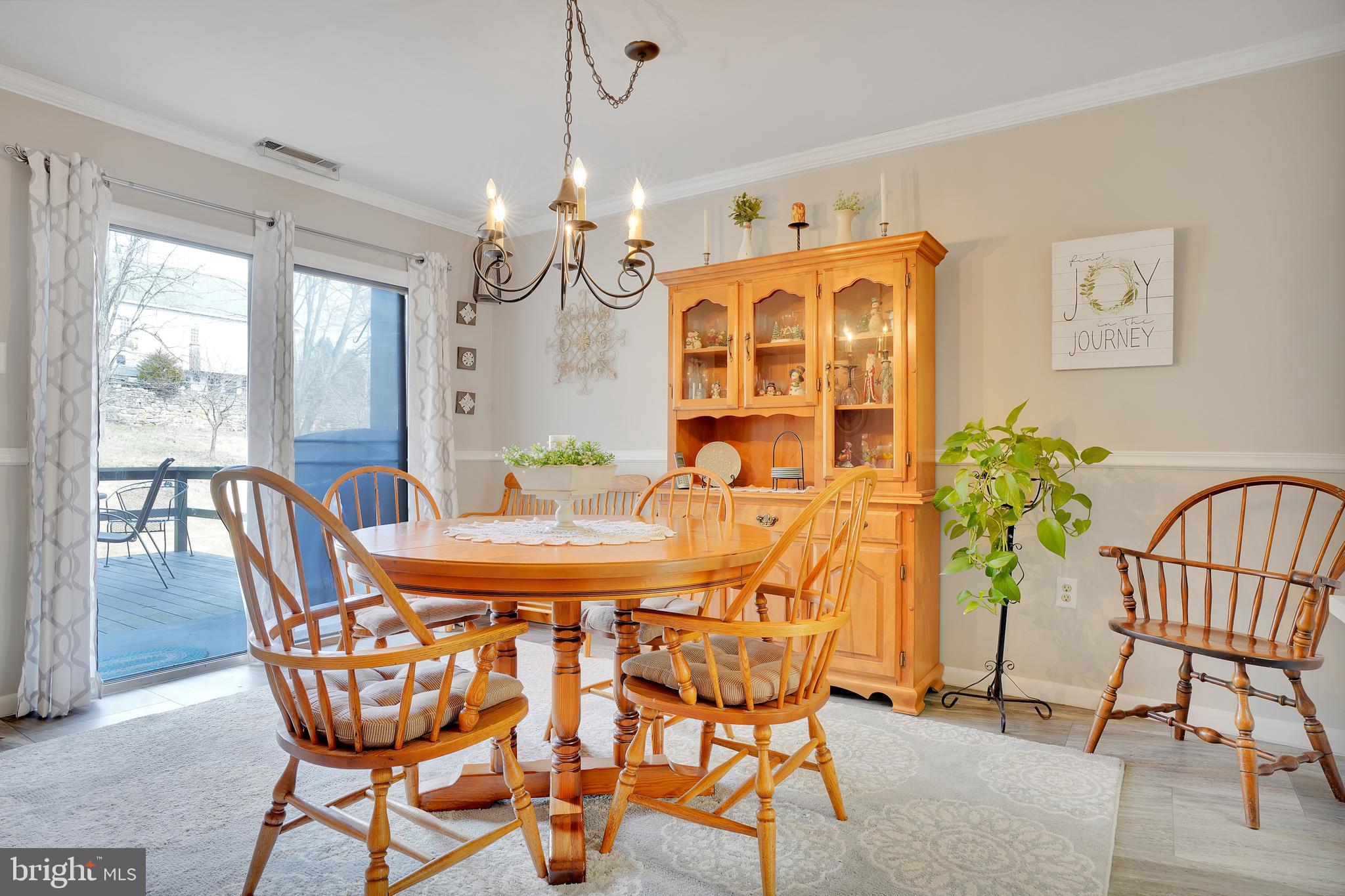 204 Village Road Orwigsburg, PA 17961 - Photo 11 of 27 AIRY DINING ROOM