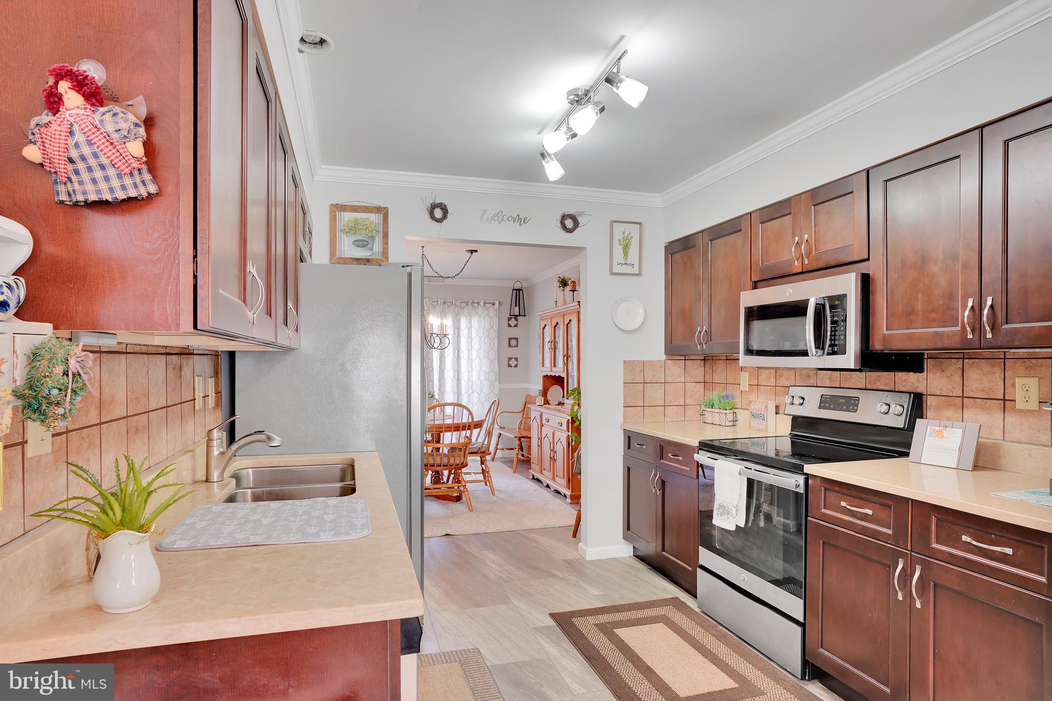 204 Village Road Orwigsburg, PA 17961 - Photo 10 of 27 QUARTZ COUNTERS-- SOFT CLOSE DRAWERS