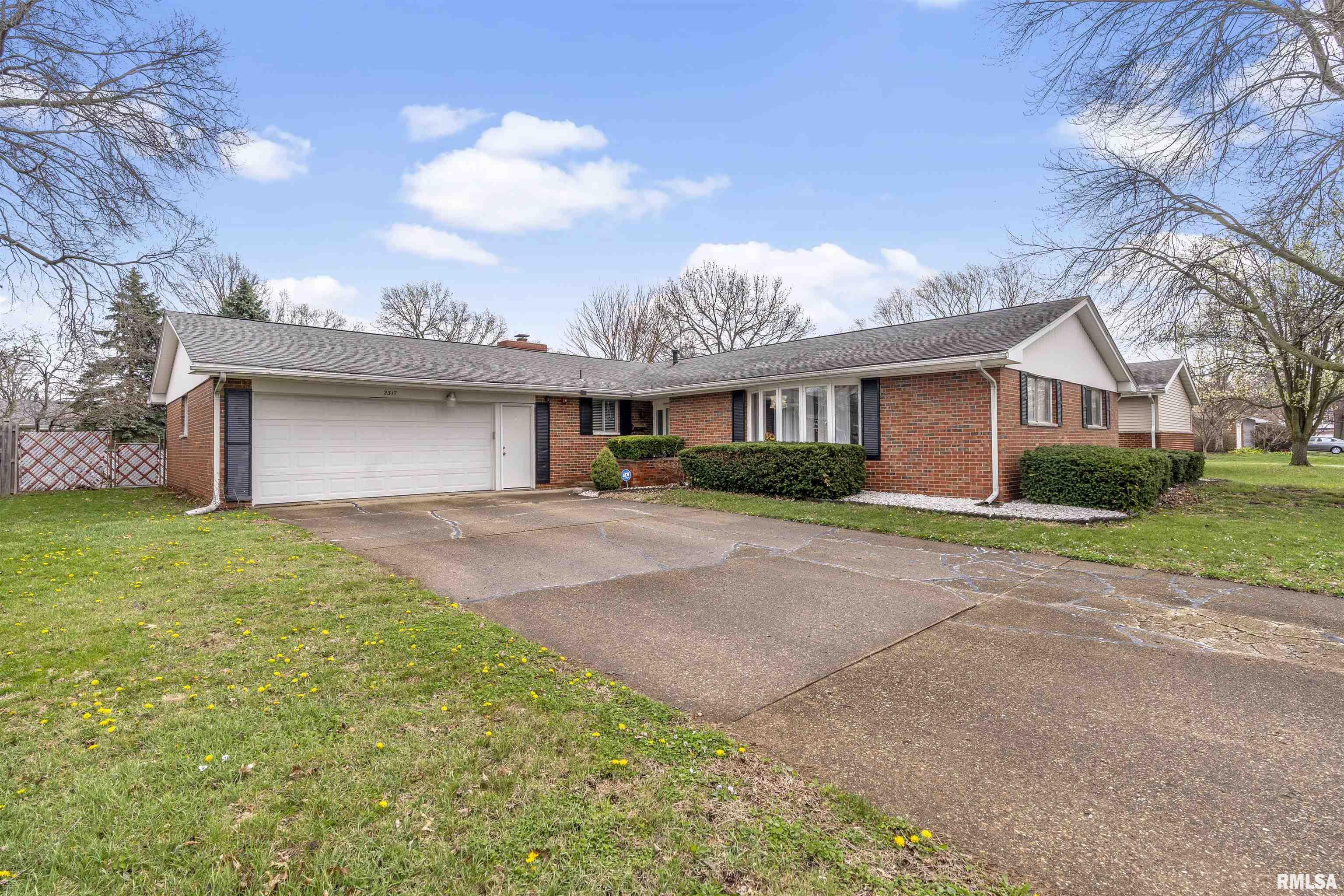 2317 Grinnell Drive Springfield, IL 62704 - Photo 3 of 20