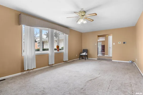 $240,000 | 2317 Grinnell Drive, Springfield, IL 62704