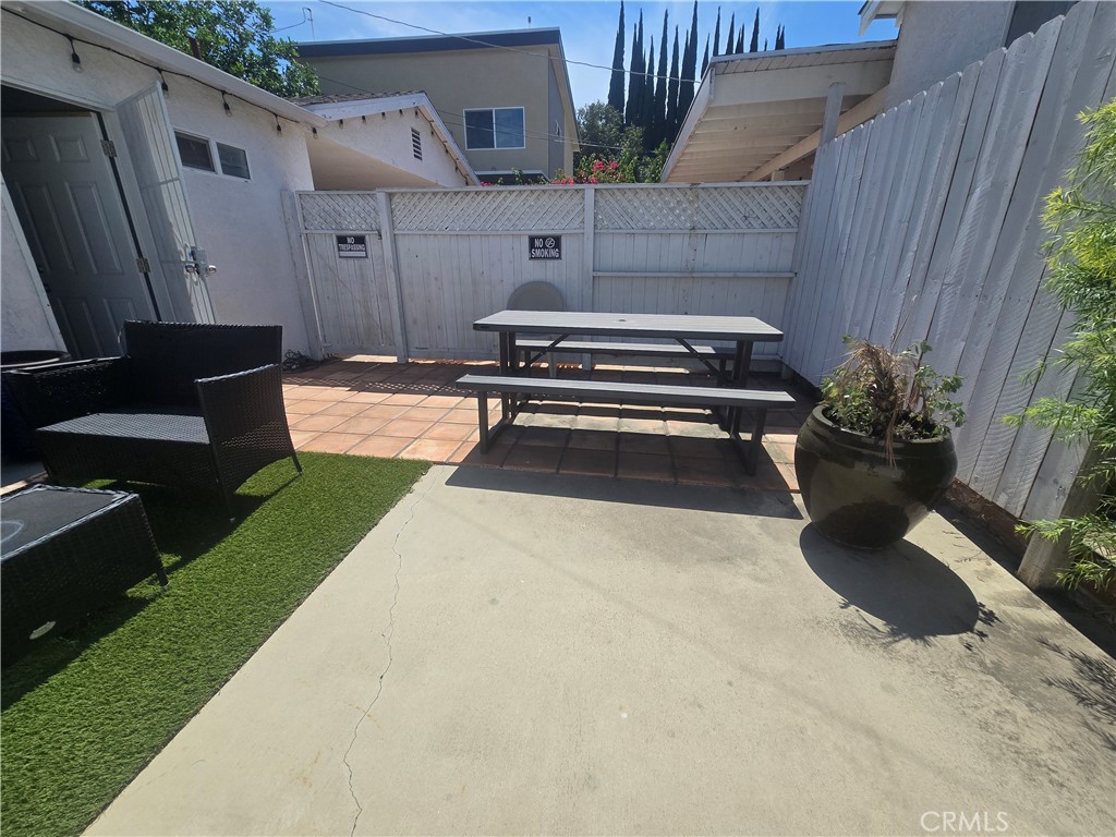 4428 Stansbury Avenue Sherman Oaks, CA 91423 - Photo 2 of 8 a house view with a garden space