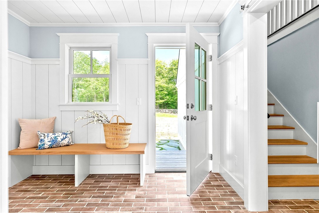 420 Long Highway Little Compton, RI 02837 - Photo 4 of 50