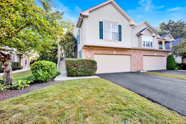 $449,000 | 121 Commons Court, Wheeling, IL 60090