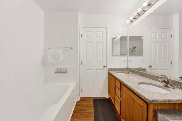 $449,000 | 121 Commons Court, Wheeling, IL 60090