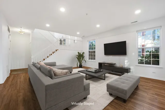 $449,000 | 121 Commons Court, Wheeling, IL 60090