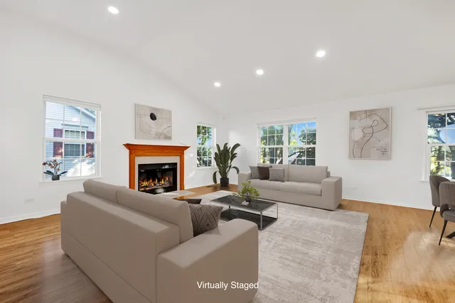 $449,000 | 121 Commons Court, Wheeling, IL 60090