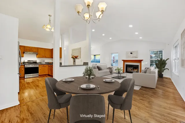 $449,000 | 121 Commons Court, Wheeling, IL 60090