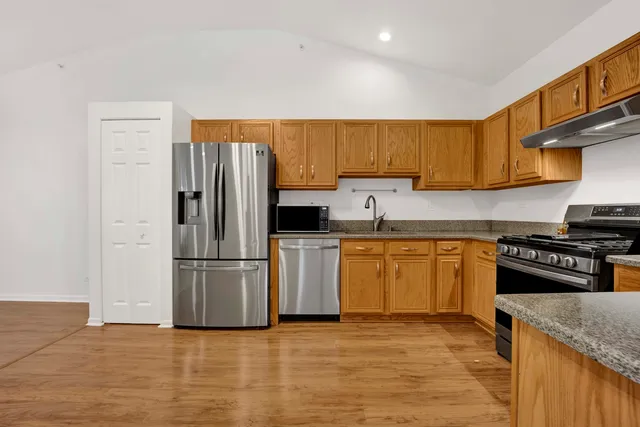 $449,000 | 121 Commons Court, Wheeling, IL 60090