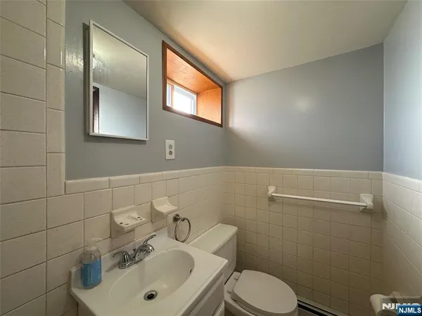 $2,950 | 299 High Street, Unit 1, North Arlington, NJ 07031