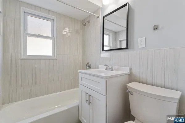 $2,950 | 299 High Street, Unit 1, North Arlington, NJ 07031