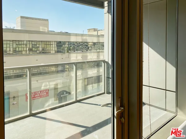 $699,000 | 1155 South Grand Avenue, Unit 401, Los Angeles, CA 90015