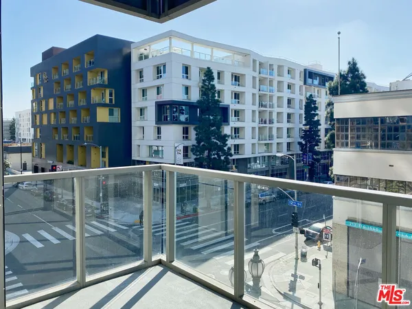 $699,000 | 1155 South Grand Avenue, Unit 401, Los Angeles, CA 90015