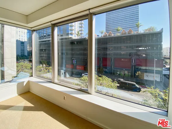 $699,000 | 1155 South Grand Avenue, Unit 401, Los Angeles, CA 90015