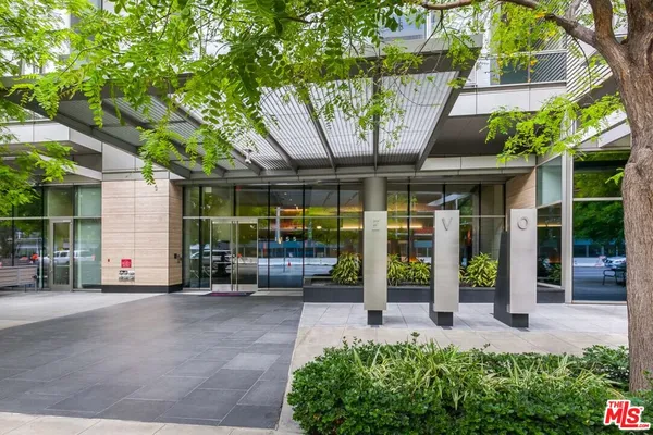 $699,000 | 1155 South Grand Avenue, Unit 401, Los Angeles, CA 90015