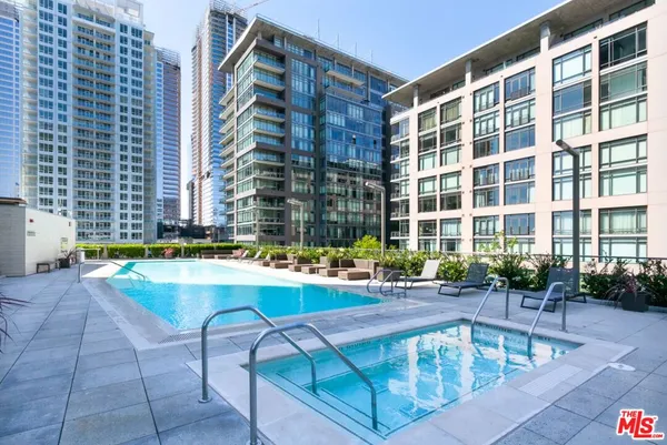 $699,000 | 1155 South Grand Avenue, Unit 401, Los Angeles, CA 90015