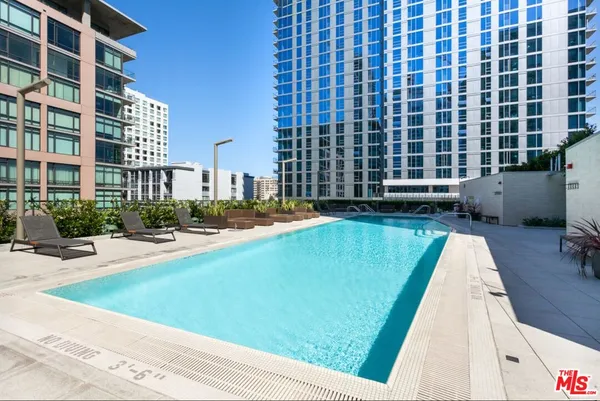 $699,000 | 1155 South Grand Avenue, Unit 401, Los Angeles, CA 90015