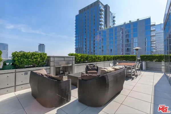 $699,000 | 1155 South Grand Avenue, Unit 401, Los Angeles, CA 90015