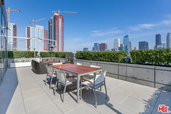 $699,000 | 1155 South Grand Avenue, Unit 401, Los Angeles, CA 90015