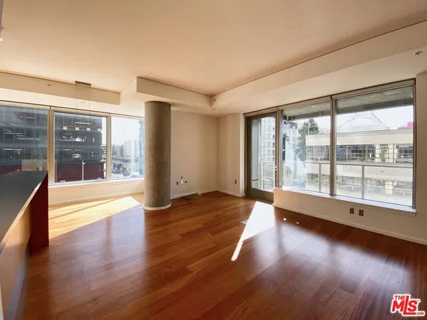 $699,000 | 1155 South Grand Avenue, Unit 401, Los Angeles, CA 90015