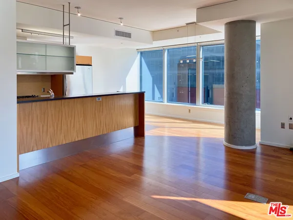 $699,000 | 1155 South Grand Avenue, Unit 401, Los Angeles, CA 90015