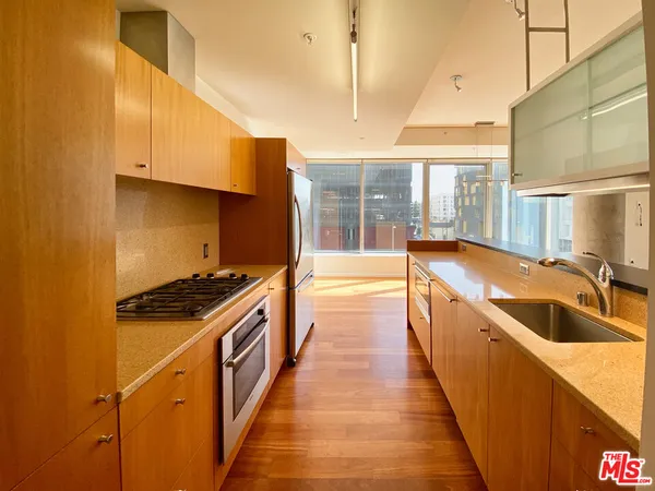 $699,000 | 1155 South Grand Avenue, Unit 401, Los Angeles, CA 90015