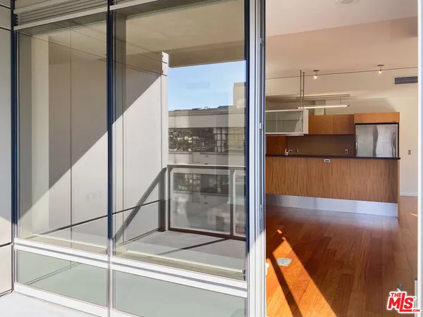 $699,000 | 1155 South Grand Avenue, Unit 401, Los Angeles, CA 90015