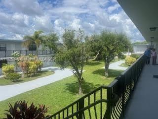 a view of yard from a balcony