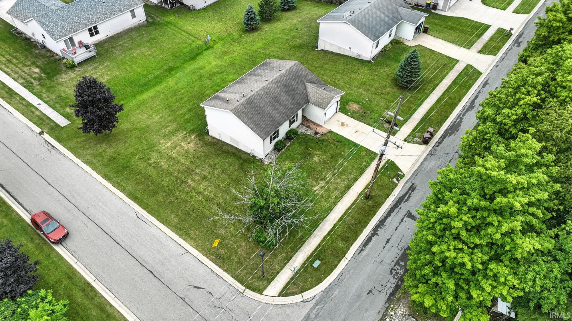 910 Butler Street Angola, IN 46703 - Photo 4 of 31 Gallery Image 4
