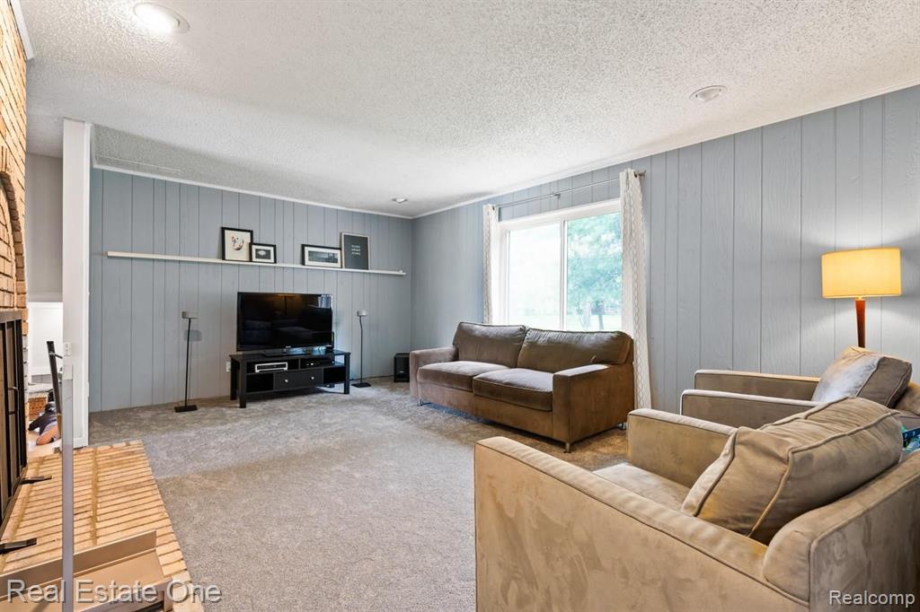 2373 Blockton Road Rochester Hills, MI 48306 - Photo 14 of 35