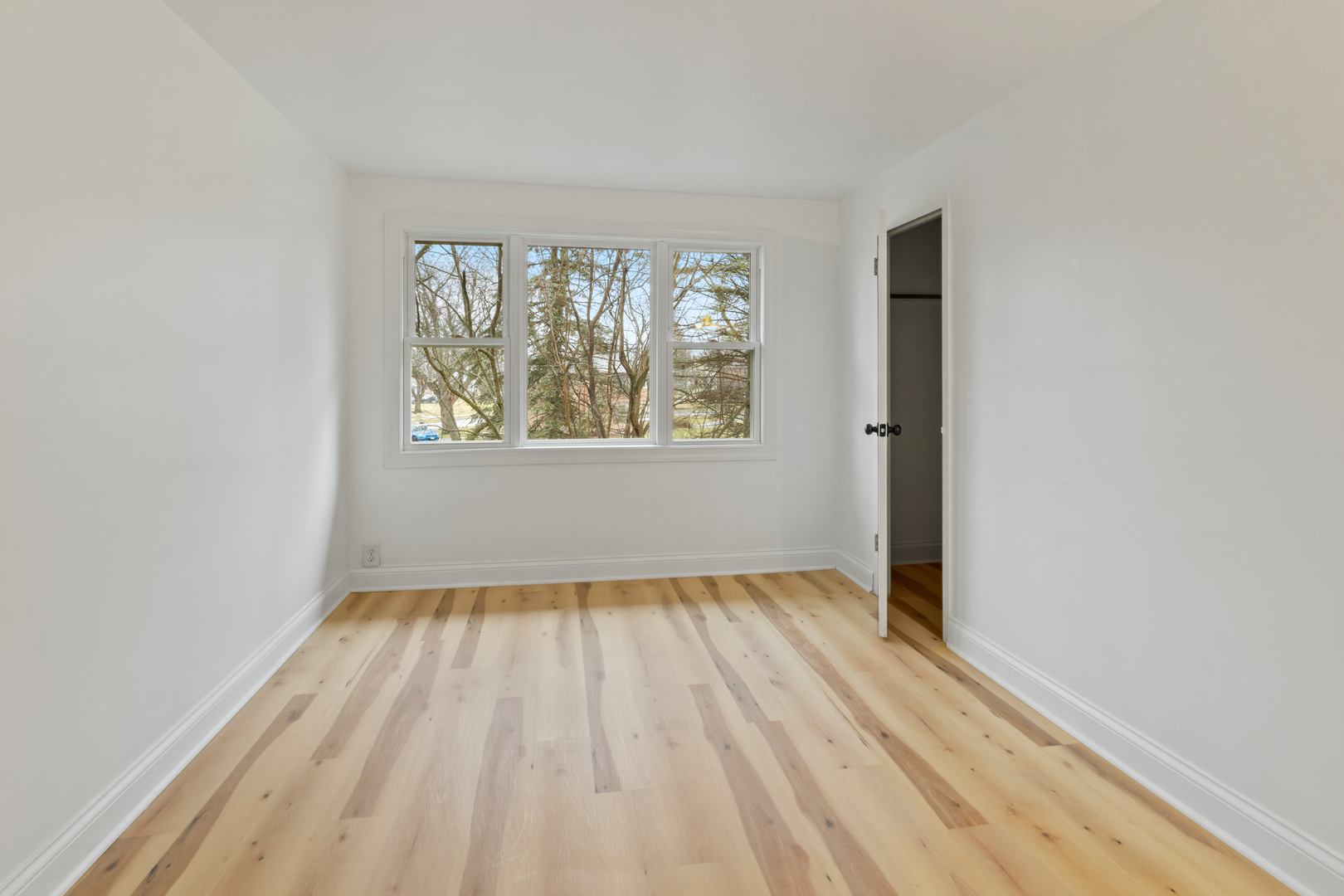28 Dunlap Road Park Forest, IL 60466 - Photo 3 of 17 an empty room with wooden floor and windows
