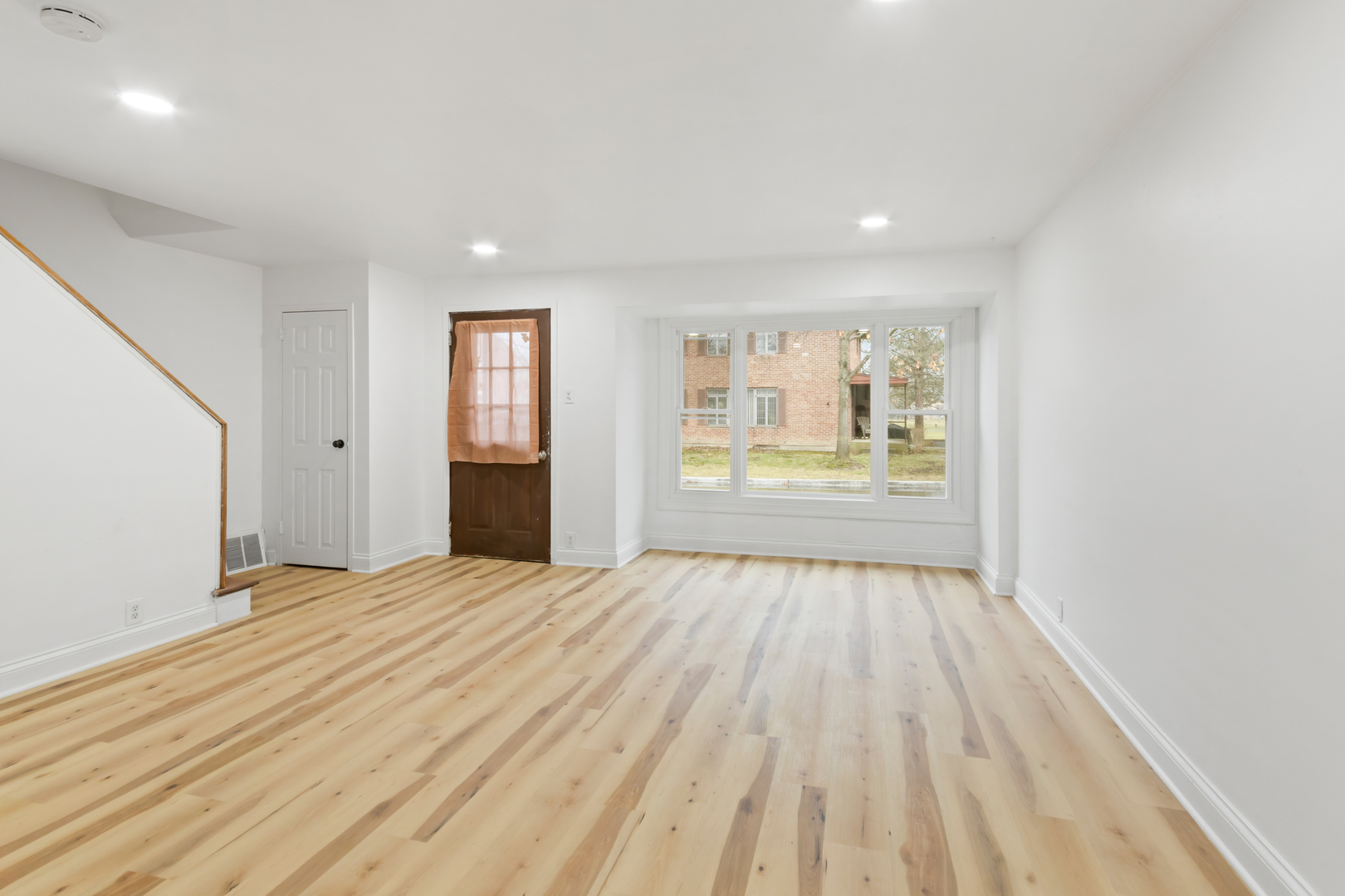 28 Dunlap Road Park Forest, IL 60466 - Photo 10 of 17 a view of an empty room with wooden floor and a window
