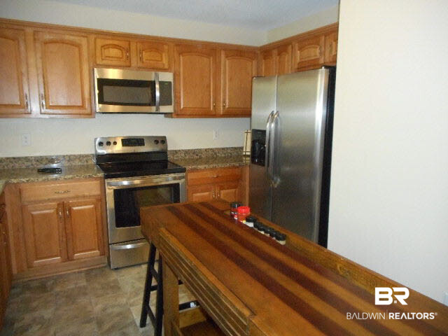 16648 Vanilla Drive Foley, AL 36535 - Photo 23 of 35 Kitchen