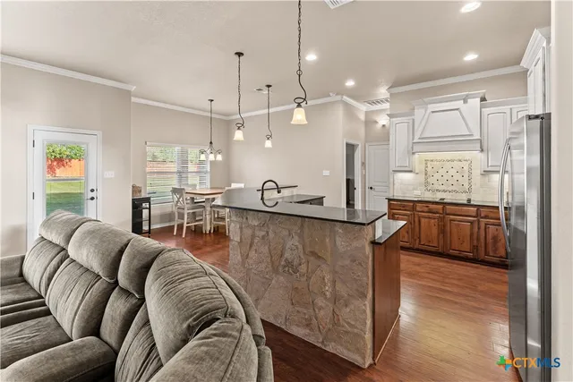 $469,900 | 11054 La Paloma Loop East, Salado, TX 76571