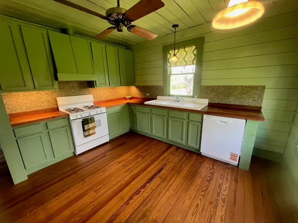 $4,200 | 618 Bayridge Road, La Porte, TX 77571