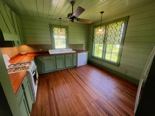 $4,200 | 618 Bayridge Road, La Porte, TX 77571