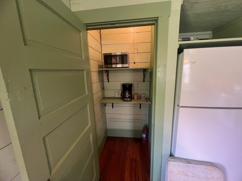 618 Bayridge Road La Porte, TX 77571 - Photo 19 of 50 a kitchen with a refrigerator and a more window