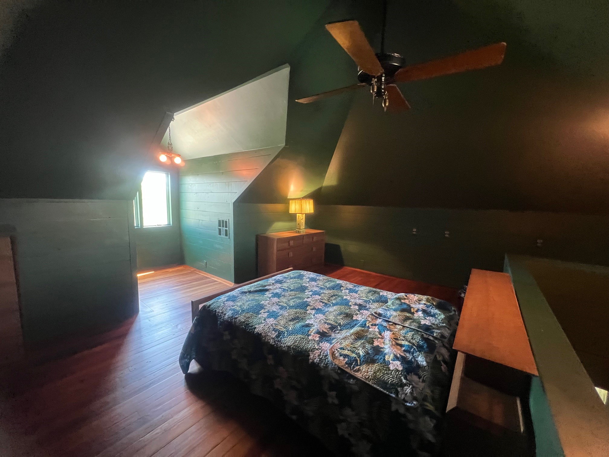 618 Bayridge Road La Porte, TX 77571 - Photo 30 of 50 a bedroom with a bed and a lamp on the table