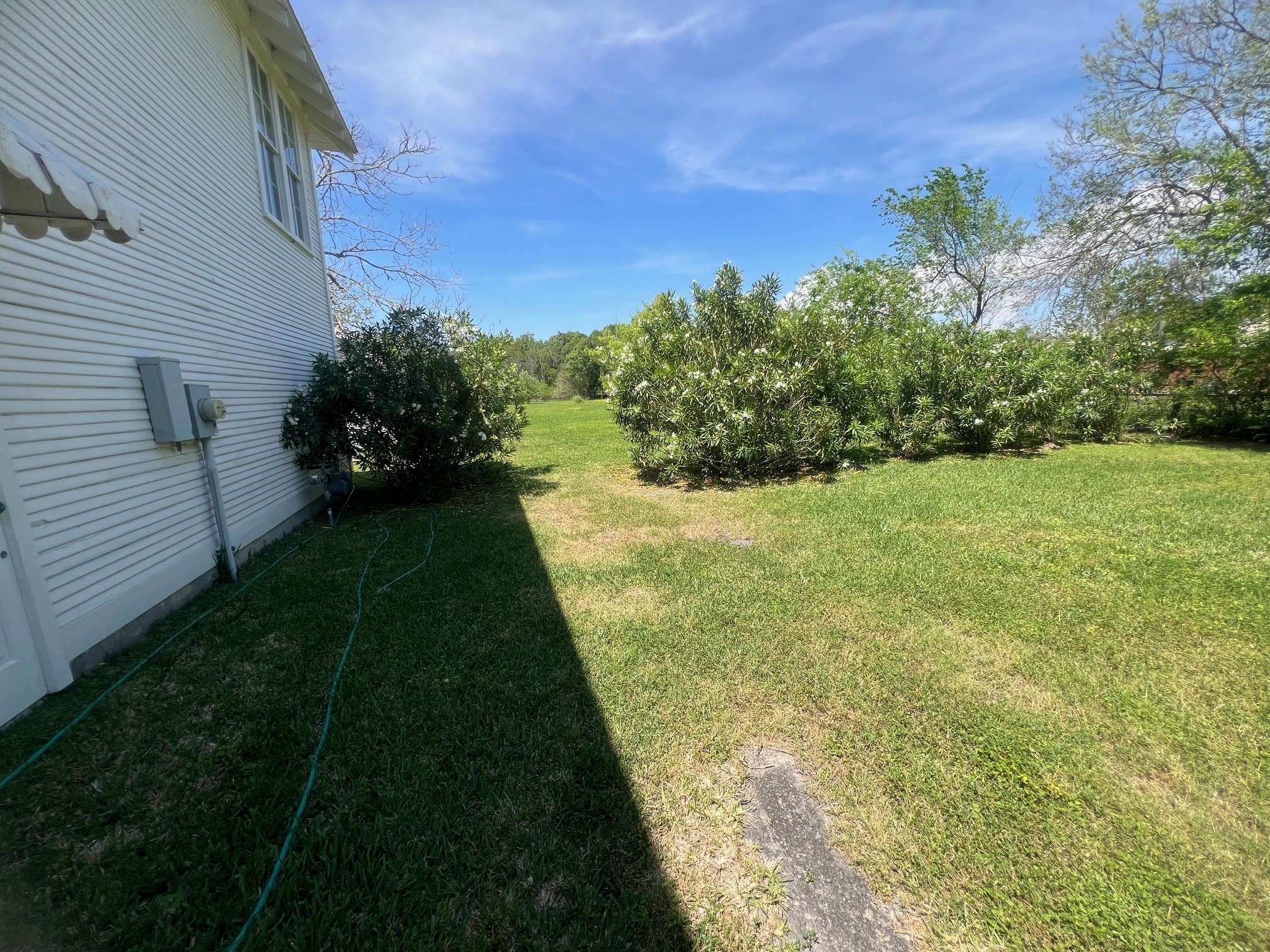 618 Bayridge Road La Porte, TX 77571 - Photo 8 of 50 a backyard of a house with lots of green space