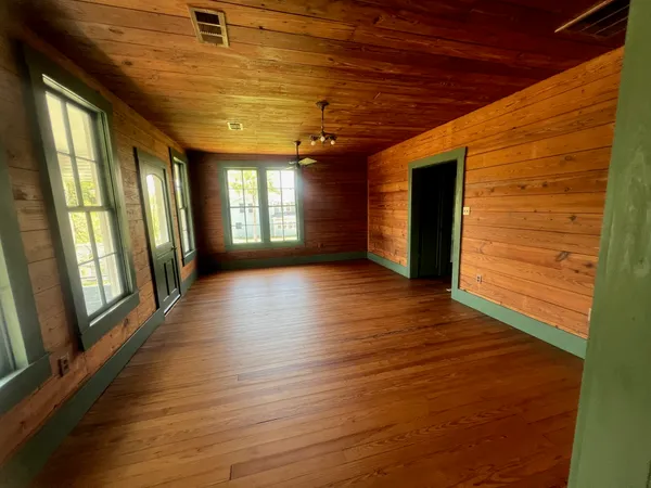 $4,200 | 618 Bayridge Road, La Porte, TX 77571